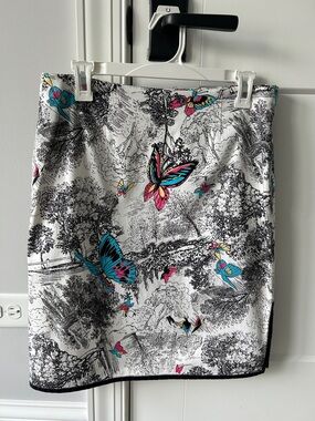 LIKE NEW Black & White Butterfly-Print Pencil Skirt